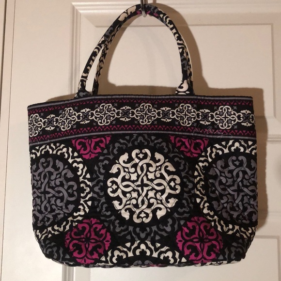 Vera Bradley Handbags - Vera Bradley Canterbury Magenta Purse Vera Bradley Handbags - Vera Bradley Canterbury Magenta Purse